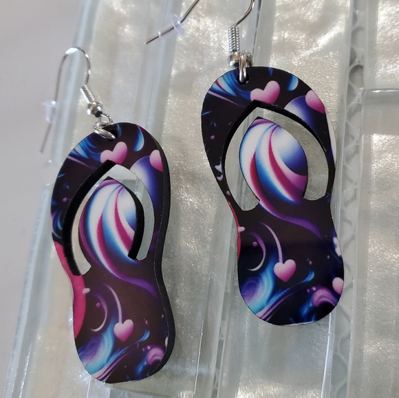 Heart Design Flip Flop Earrings - Picture 1 of 7